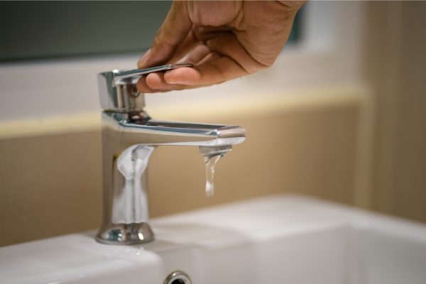 como descobrir vazamento de agua em casa