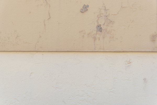 Parede com sinais de vazamento oculto